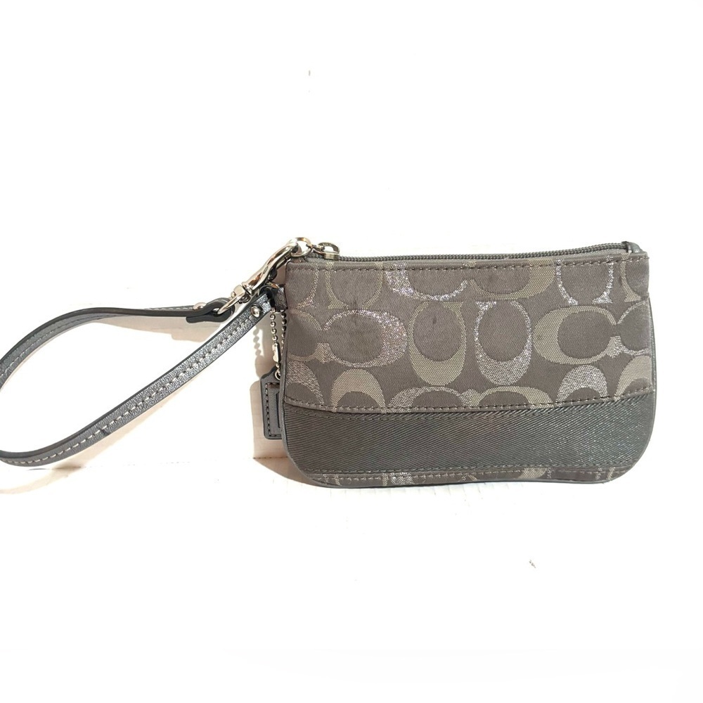 Coach CC signature print Gray Wristlet with Logo Pattern